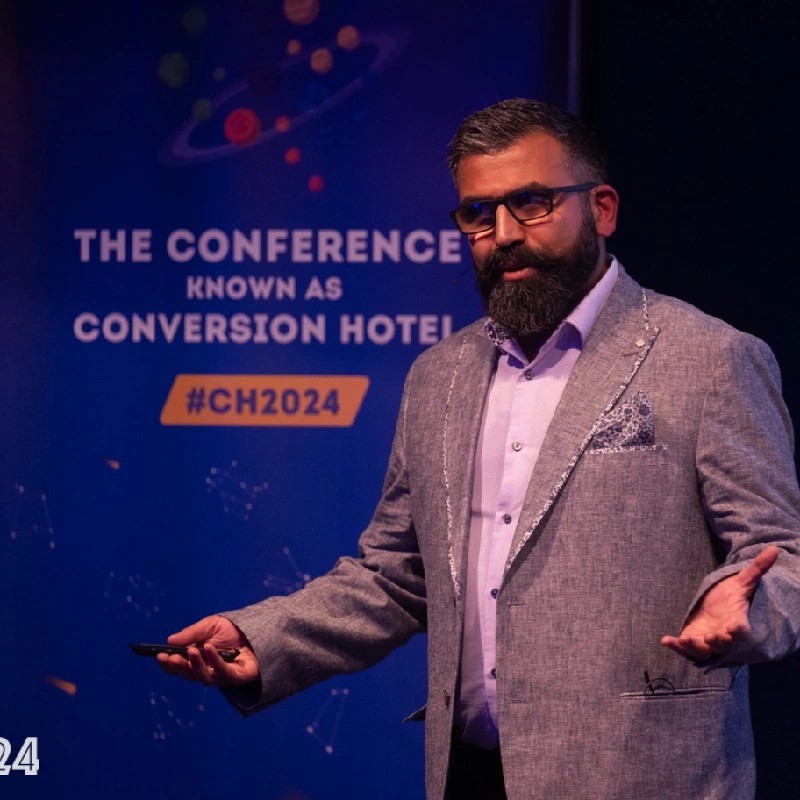 Amrdeep Athwal speaking about analytics and experimentation